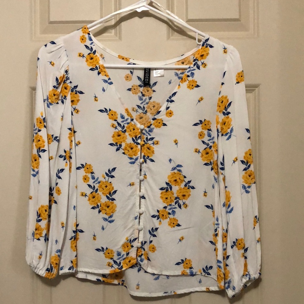 White top with yellow flowers and blue leaves.